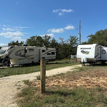 4 Davis Tiny Home By Vacation Your Way Hico Exterior photo